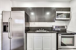 3 Mi to Riverwalk Fort Lauderdale: Cozy Home!