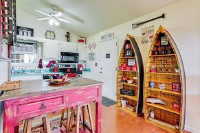 'the Treehouse' in Cherokee Village: Deck & Views