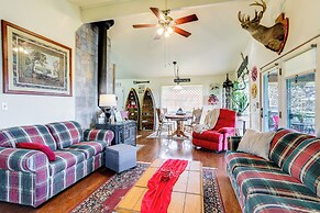 'the Treehouse' in Cherokee Village: Deck & Views