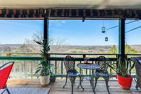 'the Treehouse' in Cherokee Village: Deck & Views