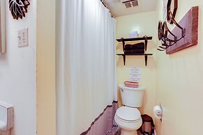 'the Treehouse' in Cherokee Village: Deck & Views