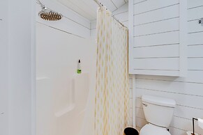 1 Mi to Marina: Cabin w/ Views Near Atwood Lake!