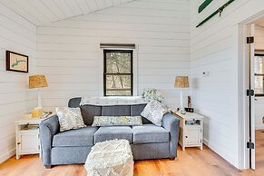 1 Mi to Marina: Cabin w/ Views Near Atwood Lake!