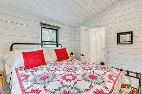 1 Mi to Marina: Cabin w/ Views Near Atwood Lake!