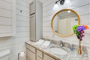 1 Mi to Marina: Cabin w/ Views Near Atwood Lake!