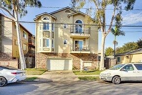 < 1 Mi to Ocean: Modern Long Beach Condo