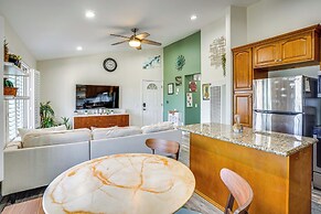 < 1 Mi to Ocean: Modern Long Beach Condo