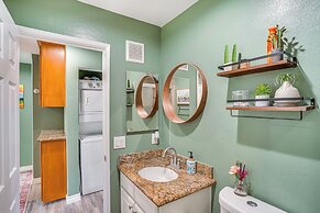< 1 Mi to Ocean: Modern Long Beach Condo