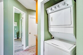 < 1 Mi to Ocean: Modern Long Beach Condo