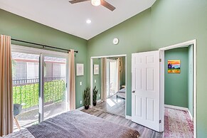 < 1 Mi to Ocean: Modern Long Beach Condo