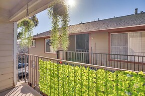 < 1 Mi to Ocean: Modern Long Beach Condo