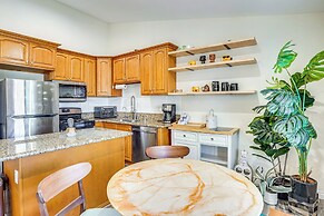 < 1 Mi to Ocean: Modern Long Beach Condo