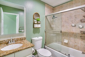 < 1 Mi to Ocean: Modern Long Beach Condo