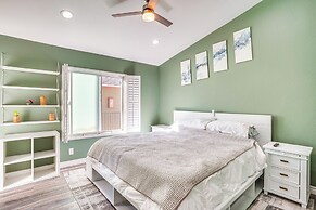 < 1 Mi to Ocean: Modern Long Beach Condo