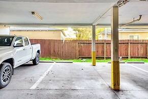 < 1 Mi to Ocean: Modern Long Beach Condo