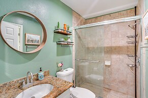 < 1 Mi to Ocean: Modern Long Beach Condo