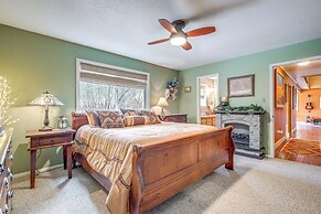 Walk to Main St: 'mountain Creek Home' w/ Chiminea
