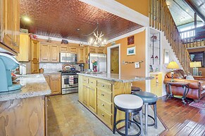 Walk to Main St: 'mountain Creek Home' w/ Chiminea