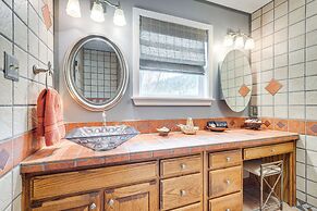 Walk to Main St: 'mountain Creek Home' w/ Chiminea