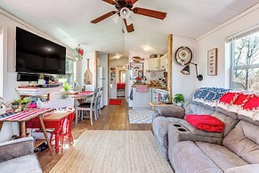 Lakefront Cabin in Brinson: Behind the Moon