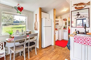 Lakefront Cabin in Brinson: Behind the Moon