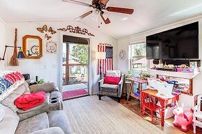 Lakefront Cabin in Brinson: Behind the Moon