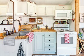 Lakefront Cabin in Brinson: Behind the Moon