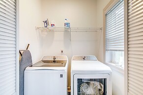 Walk to Eats: Midtown Memphis Home w/ Patio!