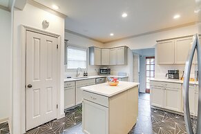 Walk to Eats: Midtown Memphis Home w/ Patio!