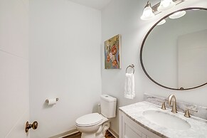 Walk to Eats: Midtown Memphis Home w/ Patio!