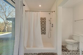 Sups & Dock at Waterfront Home in Freeport