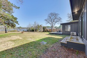 Sups & Dock at Waterfront Home in Freeport