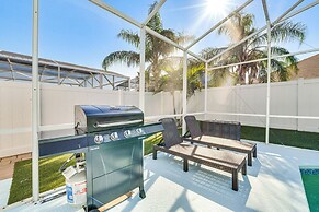 16 Mi to Disney: Home w/ Pool & Grill in Davenport