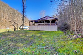 8 Mi to Hatfield-mccoy Trails: Cabin in Delbarton