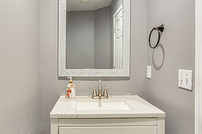 14 Mi to Tacoma Art Museum: Quiet Puyallup Getaway