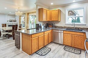 14 Mi to Tacoma Art Museum: Quiet Puyallup Getaway