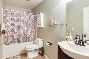 14 Mi to Tacoma Art Museum: Quiet Puyallup Getaway