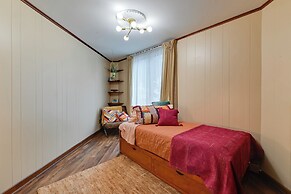 Near Canandaigua Lake: Retro Cabin w/ Deck & Views