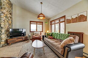 Near Canandaigua Lake: Retro Cabin w/ Deck & Views