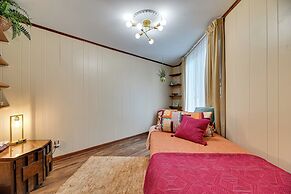 Near Canandaigua Lake: Retro Cabin w/ Deck & Views