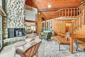 Near Canandaigua Lake: Retro Cabin w/ Deck & Views