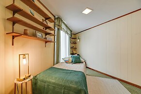 Near Canandaigua Lake: Retro Cabin w/ Deck & Views