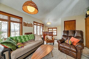 Near Canandaigua Lake: Retro Cabin w/ Deck & Views