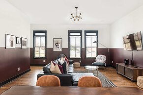 Stylish Retreat Near Germantown