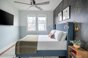 Stylish Retreat Near Germantown