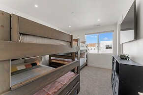 Olympic Escapes Gold 6 Bedroom Townhouse