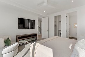 Olympic Escapes Gold 6 Bedroom Townhouse