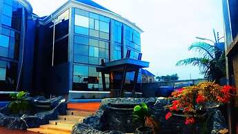 One World Luxury Hotel