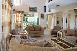 Marzalea 4 bd Villa by Zenbreak