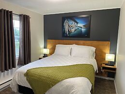 Buoy & Arrow Restaurant and Suites